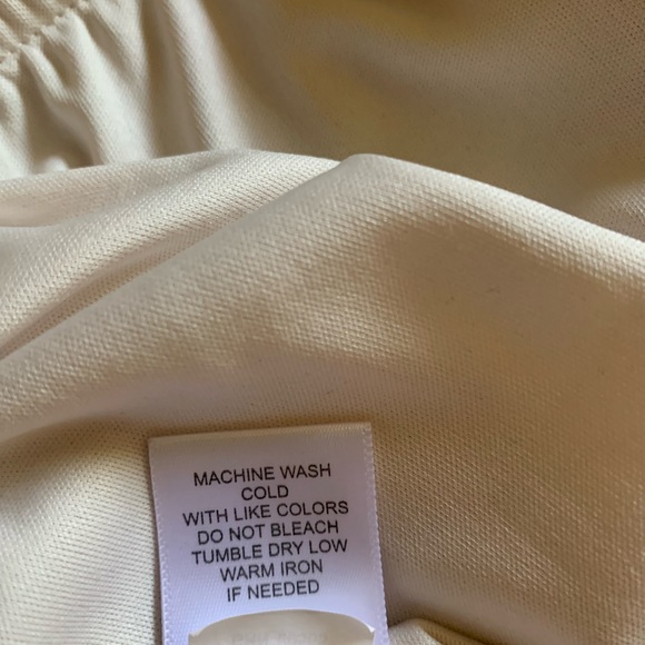 Cream colored Blouse with birds - Picture 7 of 9